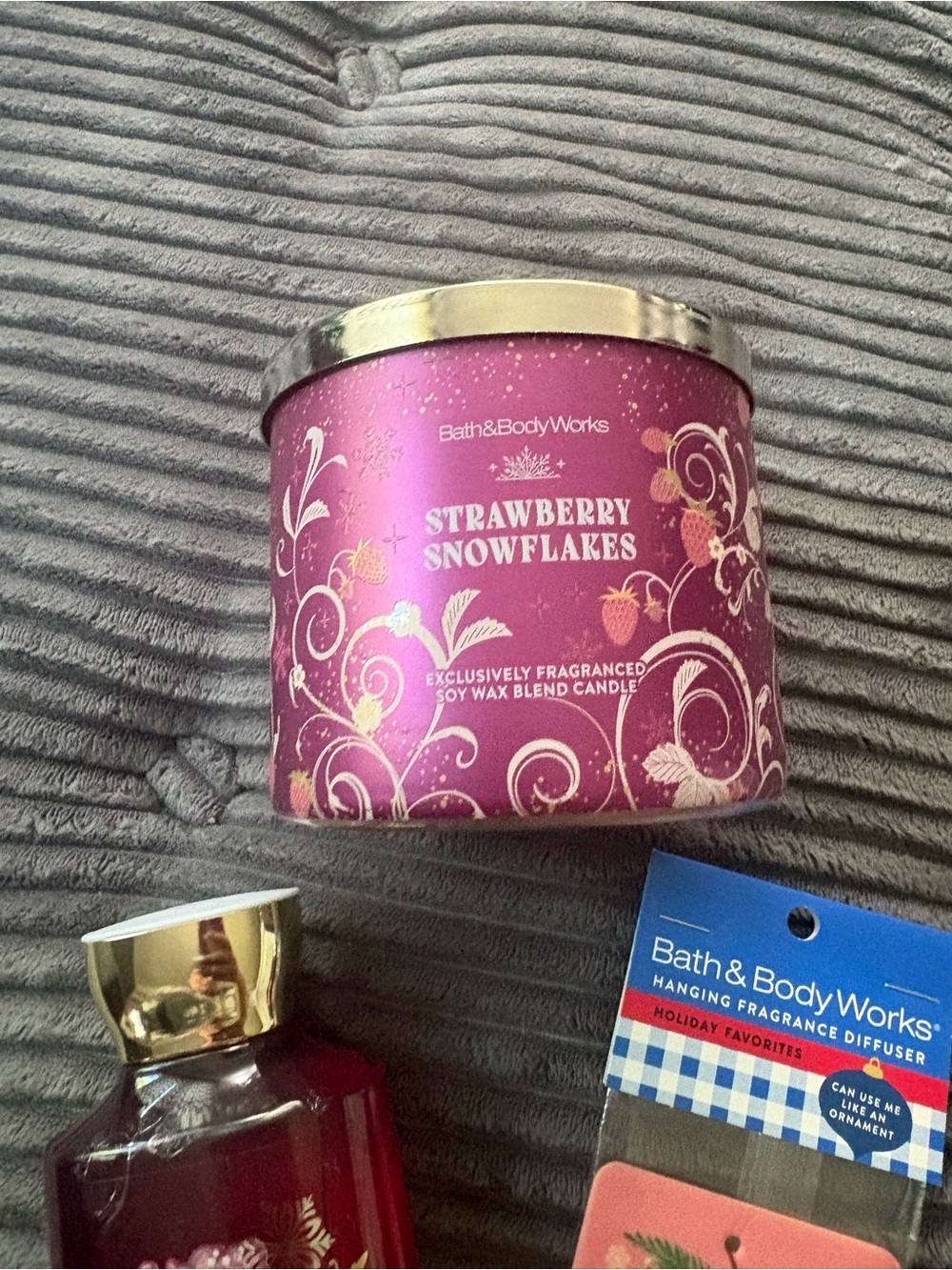 Bath & Body Works Strawberry Snowflakes Body Wash set NEW - Picture 4 of 6